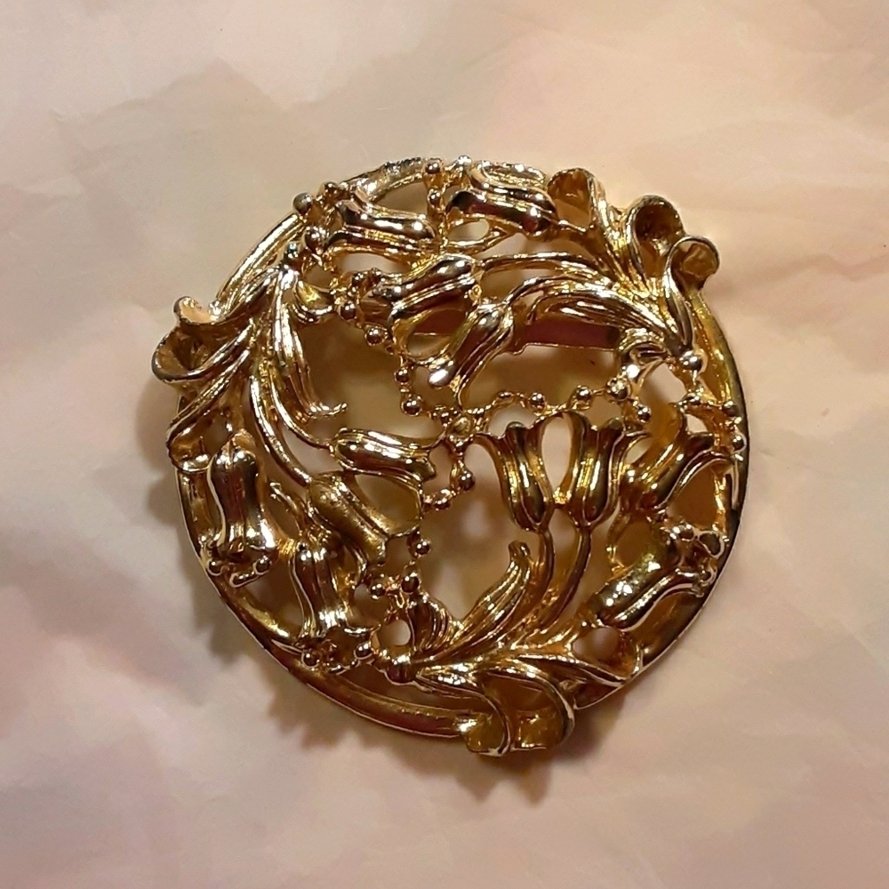 Round Brooch Goldtone